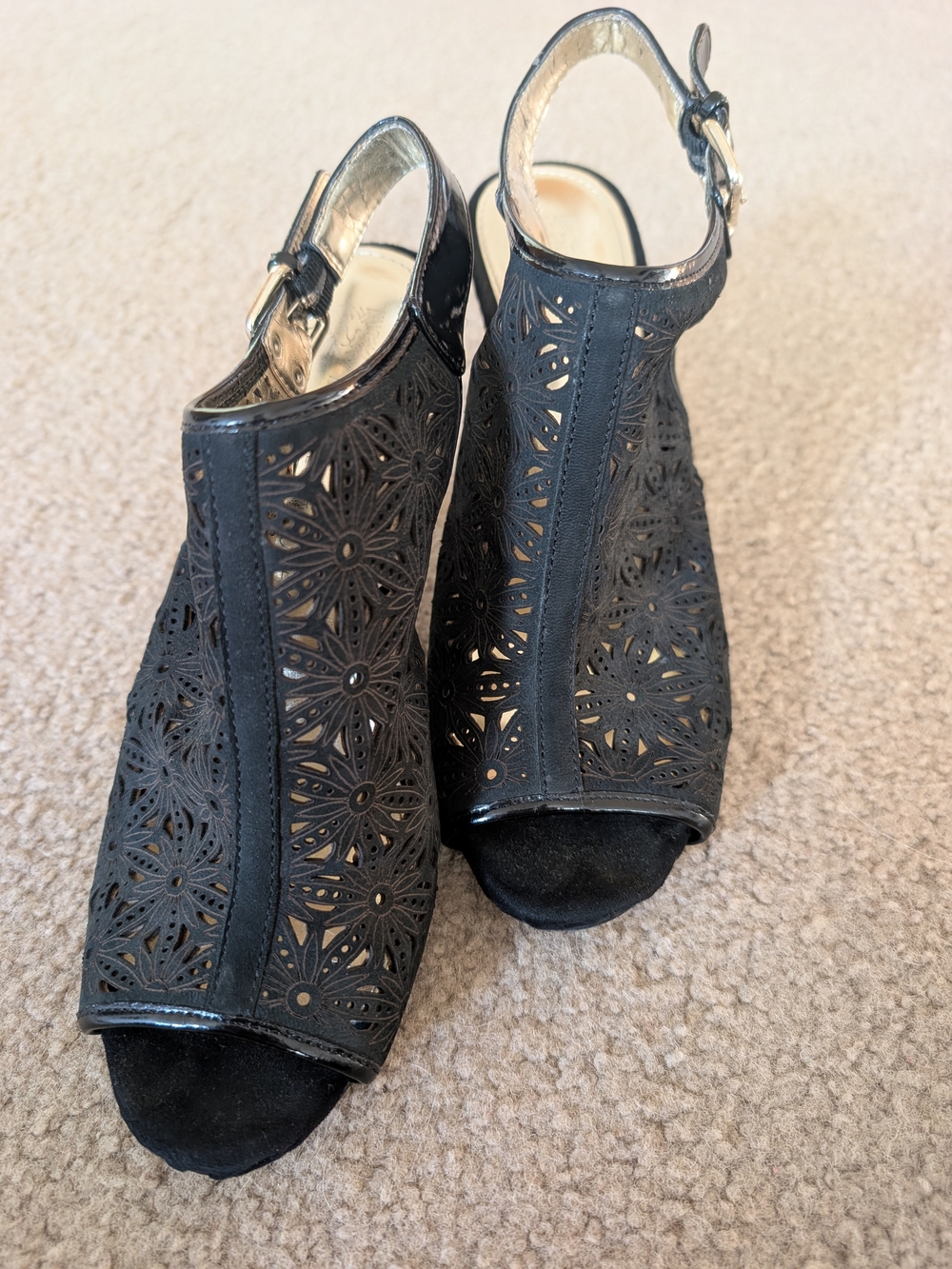 Anne Klein Black Laser-Cut Slingback Peep-Toe Heels Size 9